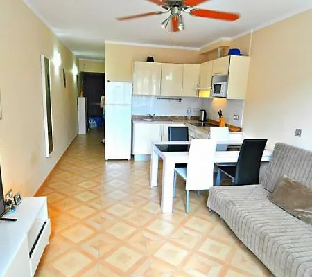Cozy With Amazing Views To Garden Next To The Ocean شقة طوستا ديل سيلونثيو