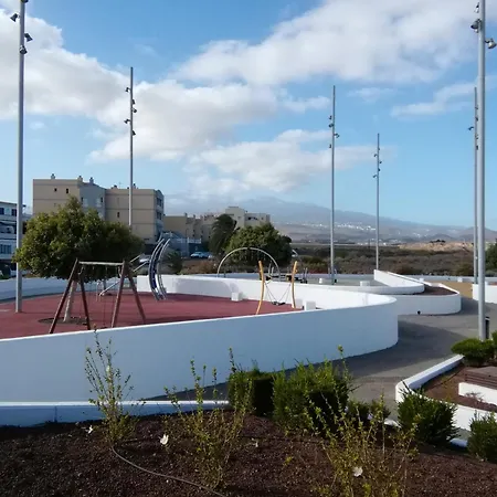 Cozy With Amazing Views To Garden Next To The Ocean Appartamento